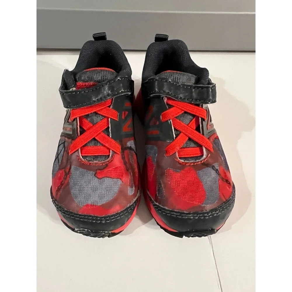 Toddler size 5 Nike Shoes (s-172)